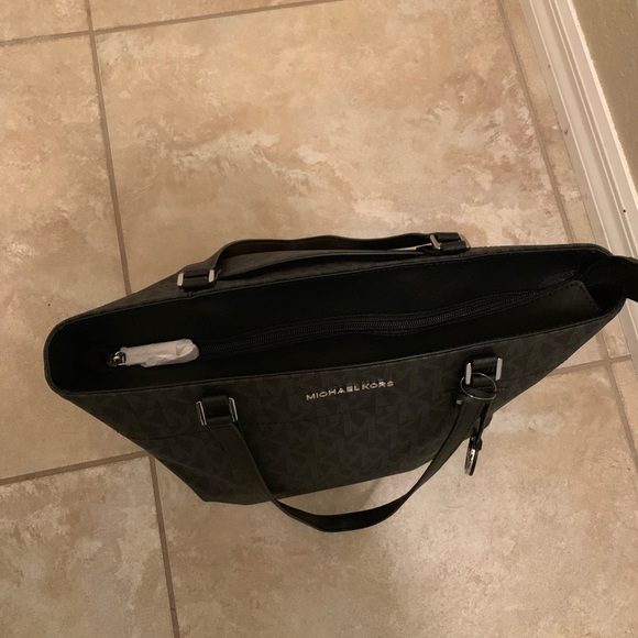 Michael Kors Purse - Picture 5 of 5